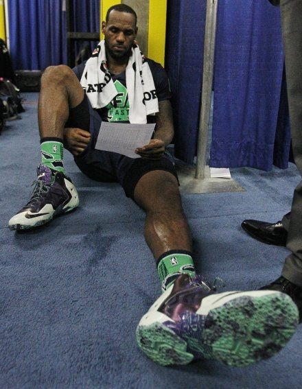 包含今晨芝加哥公牛调整名单以备NBA季后赛，伤情更新环节打磨，赛场秩序良好，更衣室氛围转暖的词条