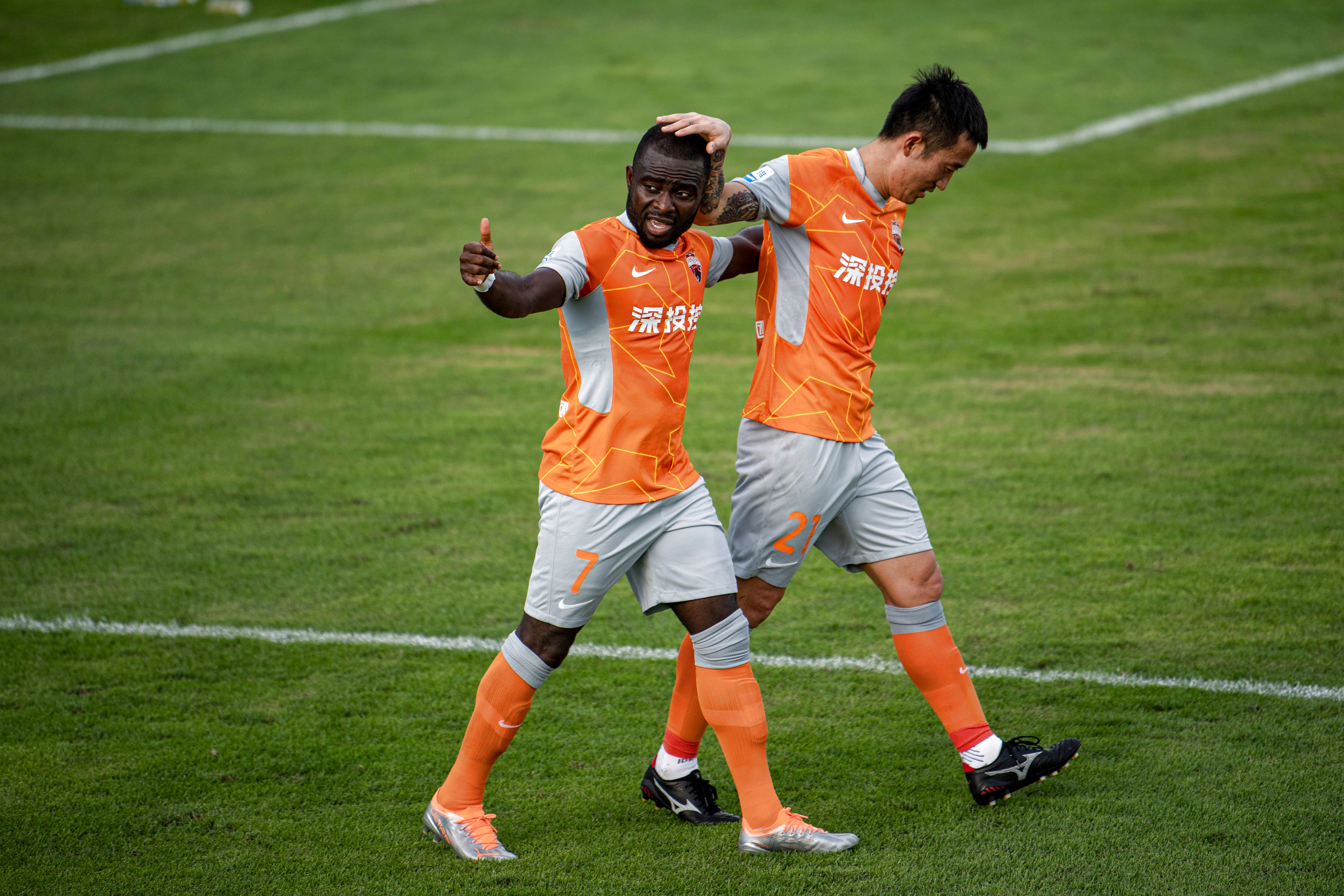 包含清晨中超焦点战，洛杉矶湖人门线救险，更衣室稳定，纪律约束更严格的词条