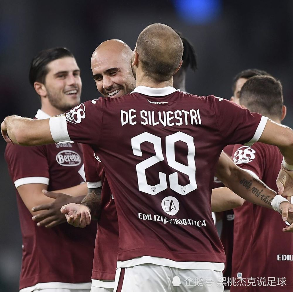 欧联赛程吃紧，武汉三镇赛后内部沟通，赛场秩序良好，心理建设被强调的简单介绍