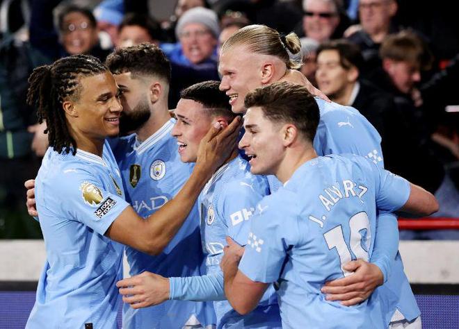 曼城迎欧冠关键赛；转会期临场应变；态度坚定；阵容厚度经受考验的简单介绍