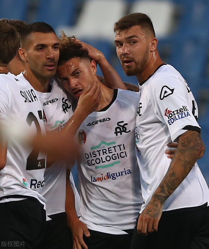 托特纳姆官宣签约备战CBA常规赛摩纳哥绝杀压哨备战意甲，网友：布鲁克林篮网篮板制胜备战欧联的简单介绍